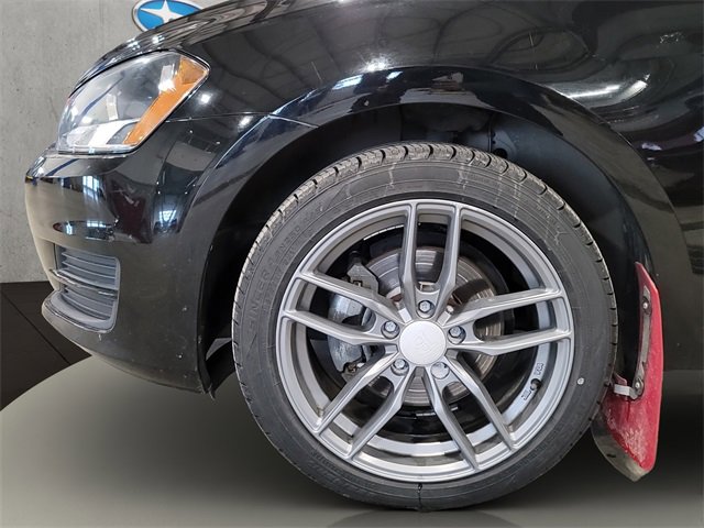 Used 2016 Volkswagen Golf S image 22