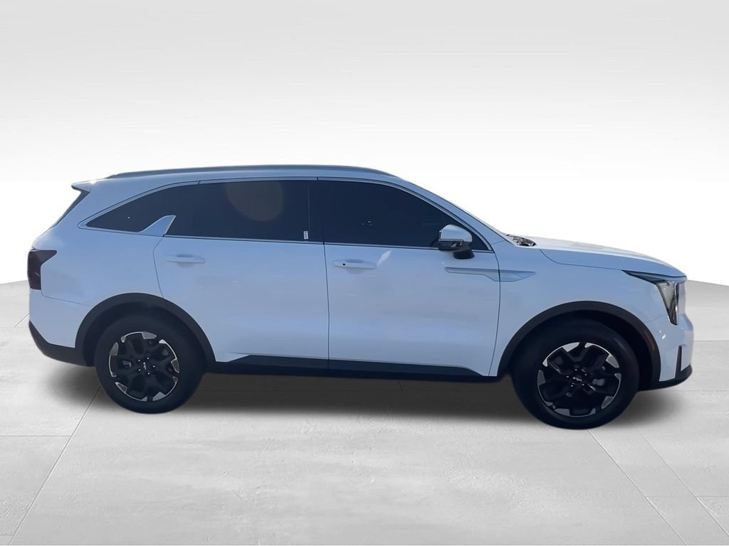 Used 2024 Kia Sorento S FWD image 9