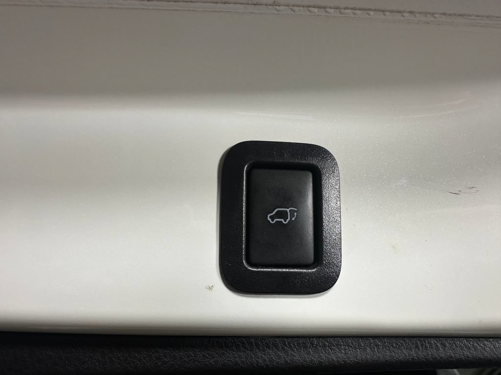 Used 2018 Toyota Highlander XLE AWD/4WD image 7