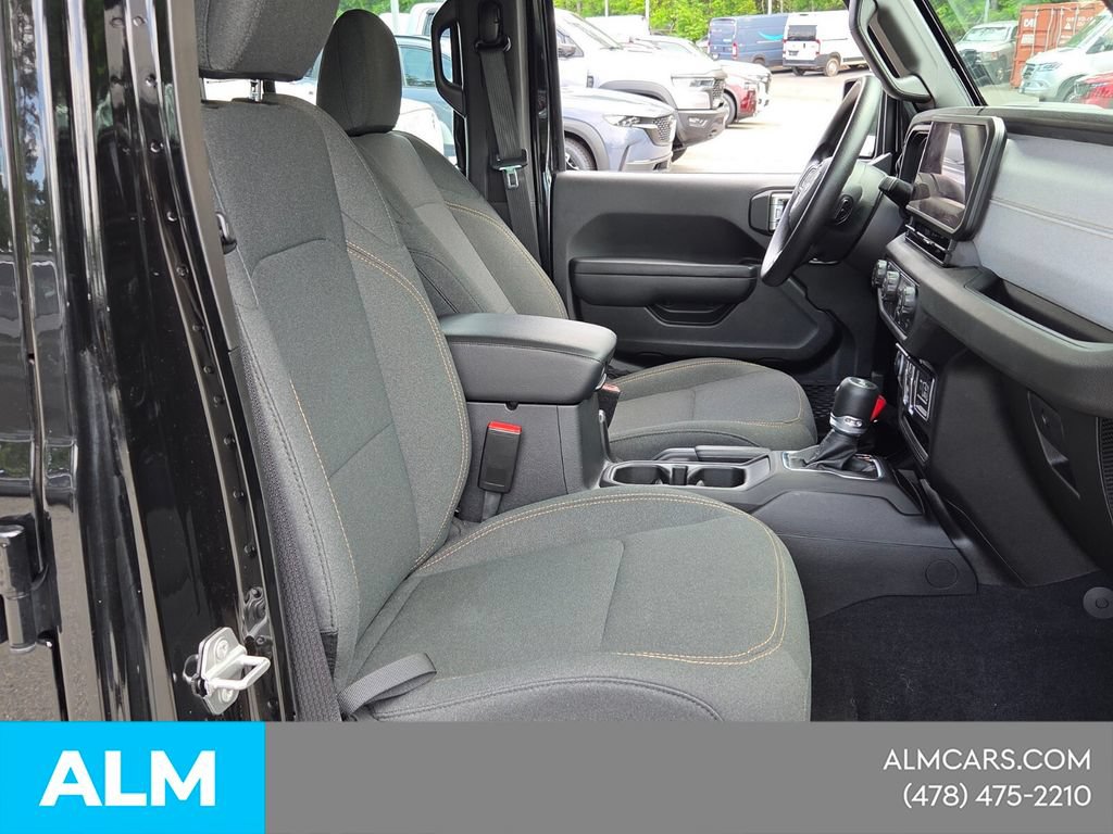 Used 2025 Jeep Wrangler Unlimited Sport AWD/4WD image 17