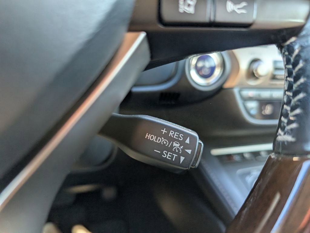 Used 2016 Lexus ES 300h w/ Luxury Package w/Wood Trim image 17