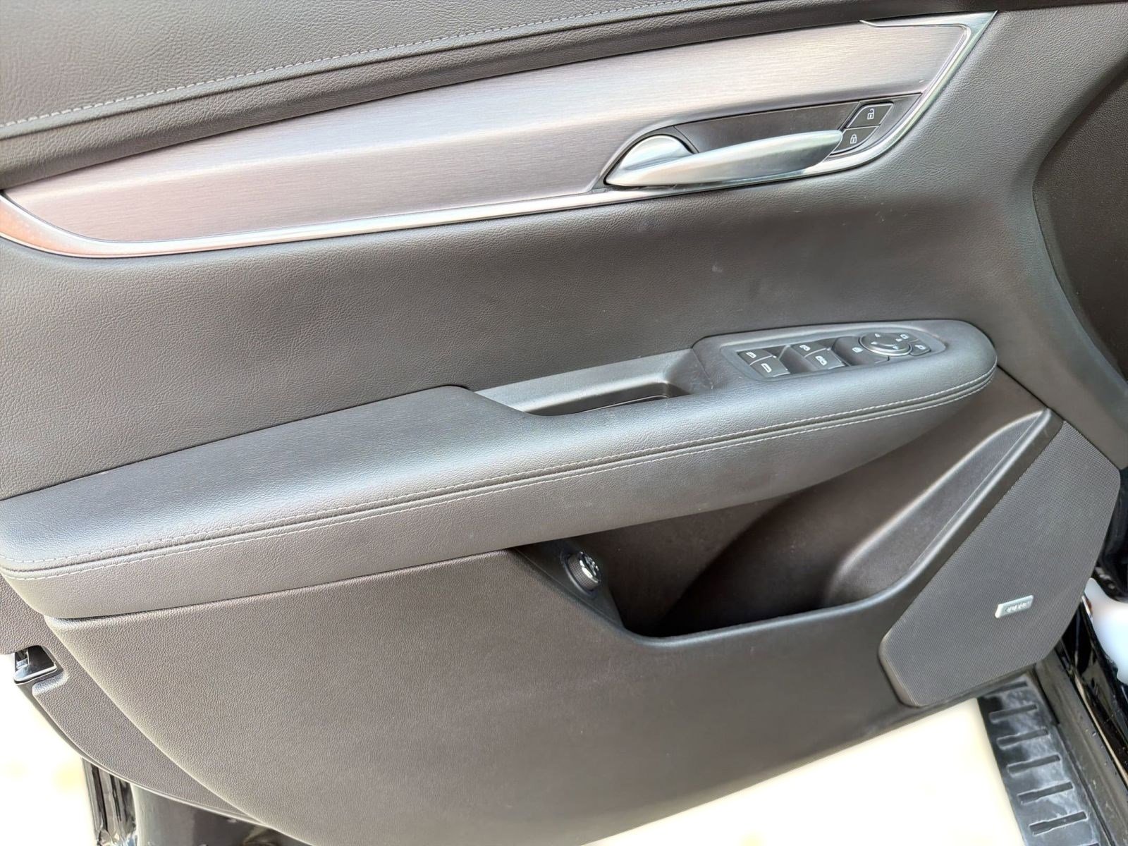 Certified 2025 Cadillac XT5 Luxury w/ LPO, Floor Liner Package FWD image 12