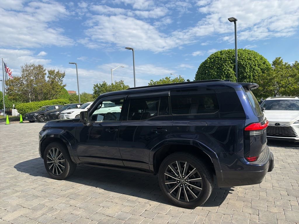 Used 2024 Lexus GX 550 w/ Accessory Package (2T) image 22