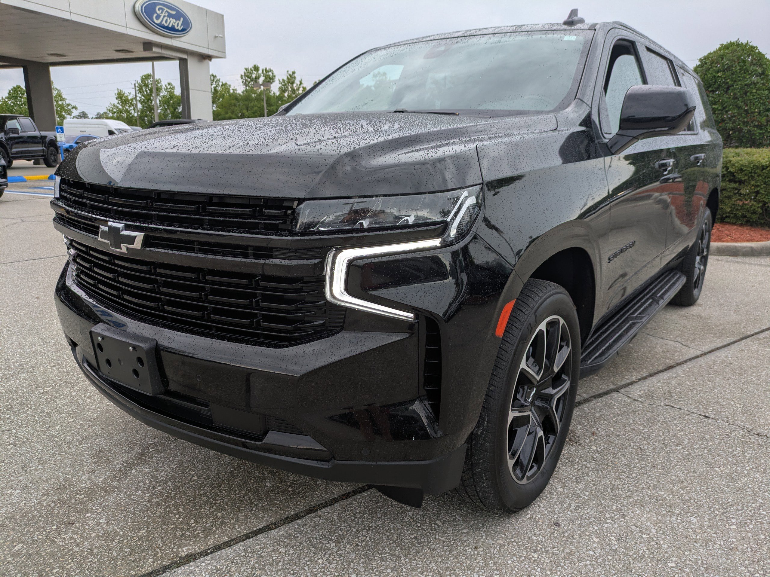 Used 2024 Chevrolet Suburban RST image 7