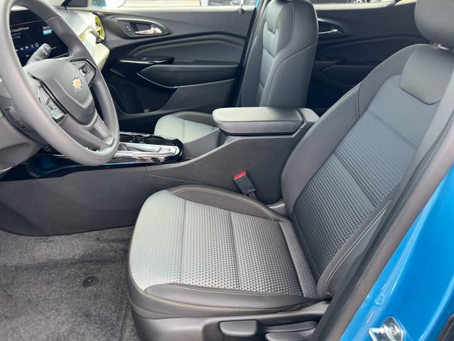 Certified 2025 Chevrolet Trax LT FWD image 9