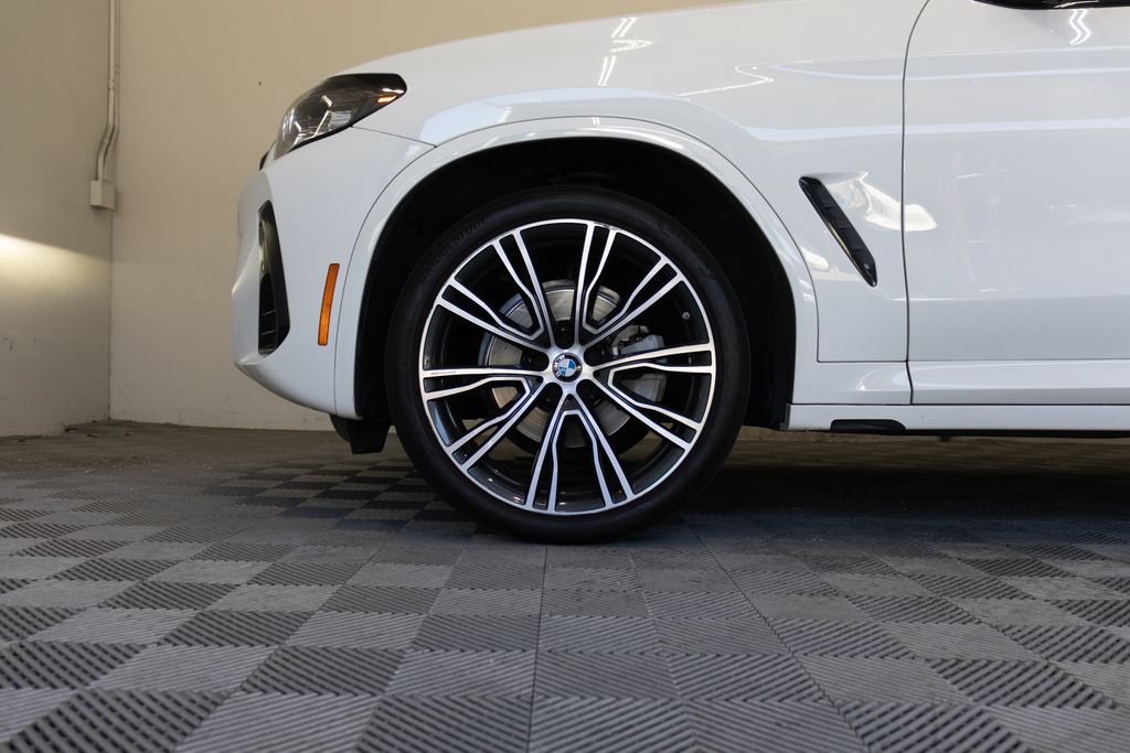 Used 2023 BMW X4 xDrive30i w/ M Sport Package AWD/4WD image 9