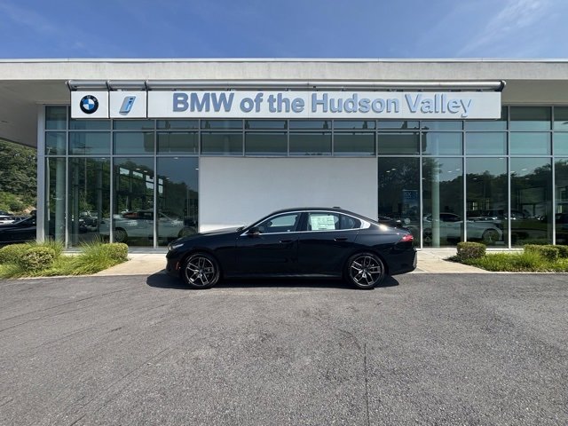 New 2026 BMW 530i xDrive w/ Premium Package