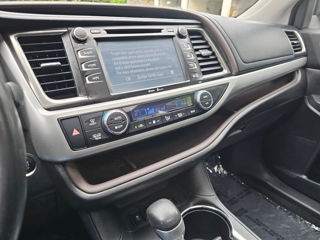 Used 2015 Toyota Highlander XLE AWD/4WD image 28