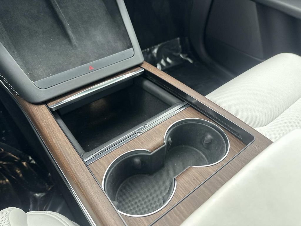 Used 2023 Tesla Model X image 16