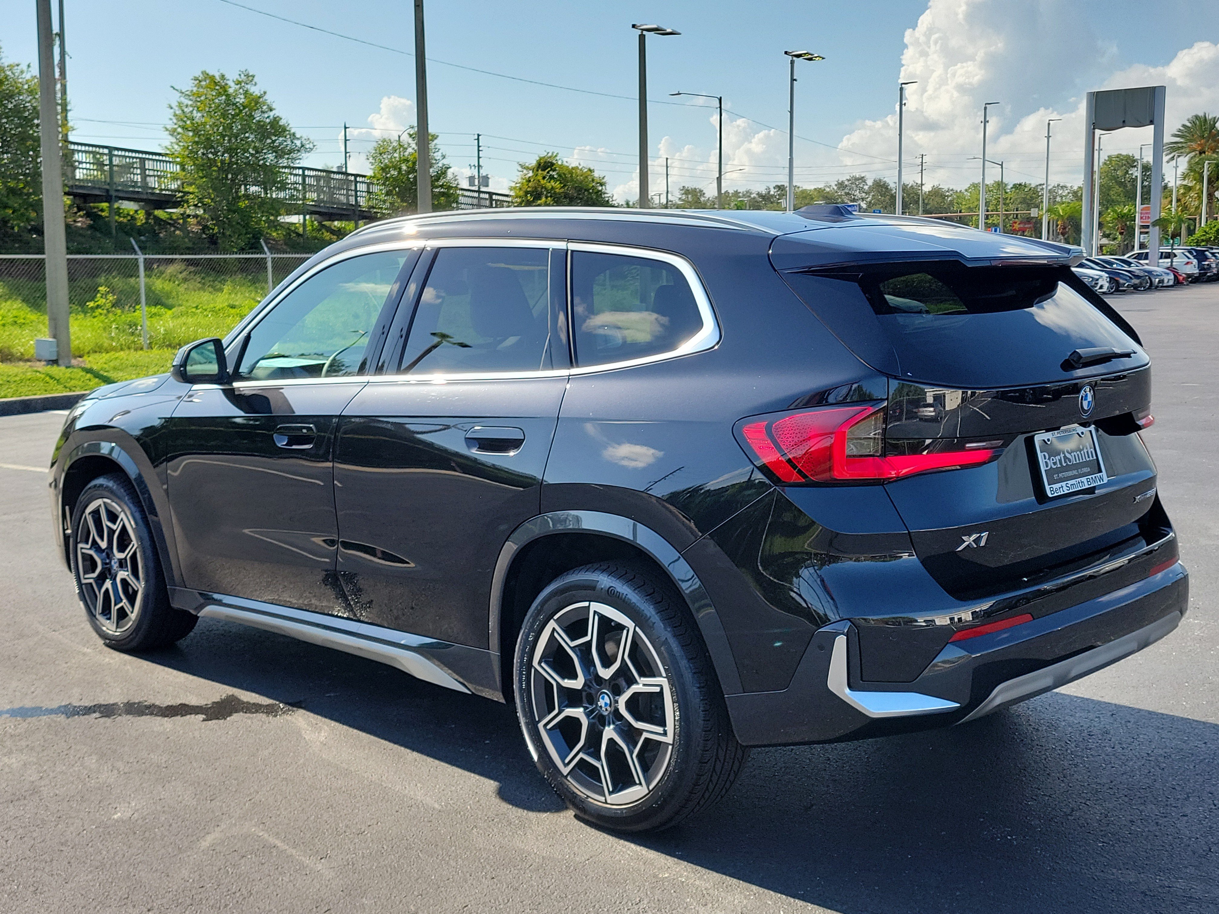 Used 2026 BMW X1 xDrive28i w/ Convenience Package AWD/4WD image 4