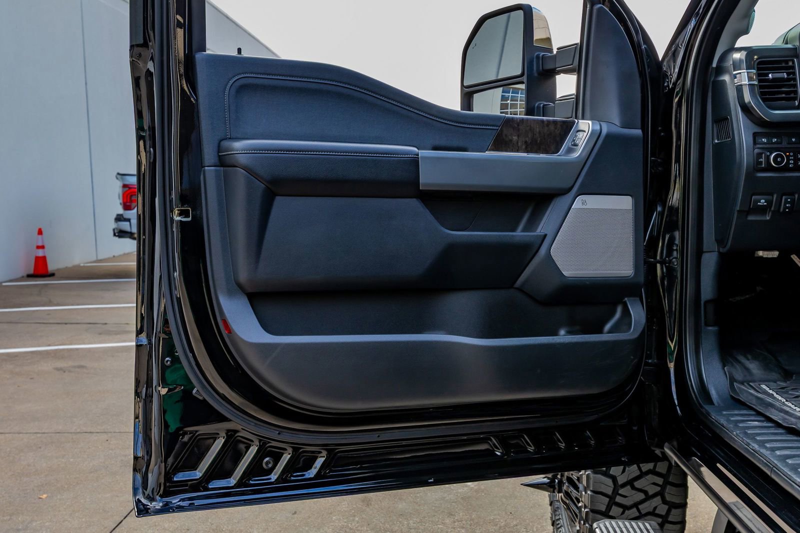 Used 2024 Ford F350 Lariat w/ Lariat Ultimate Package image 37