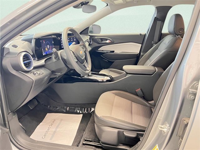 Certified 2025 Chevrolet Trax LT image 16