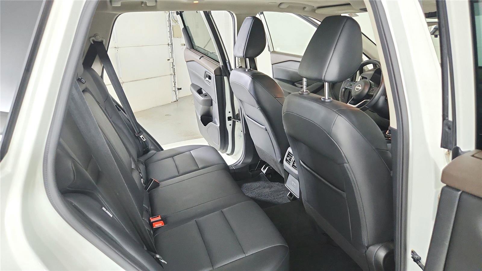 Used 2022 Nissan Rogue SV w/ SV Premium Package image 19