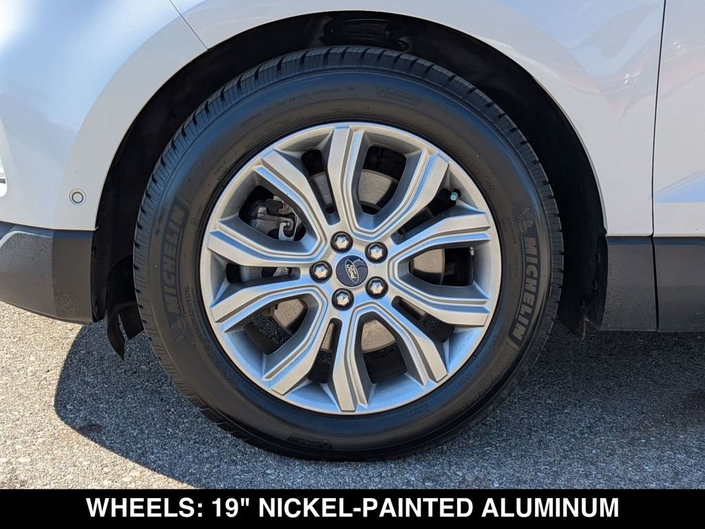 Used 2019 Ford Edge Titanium w/ Equipment Group 301A AWD/4WD image 18