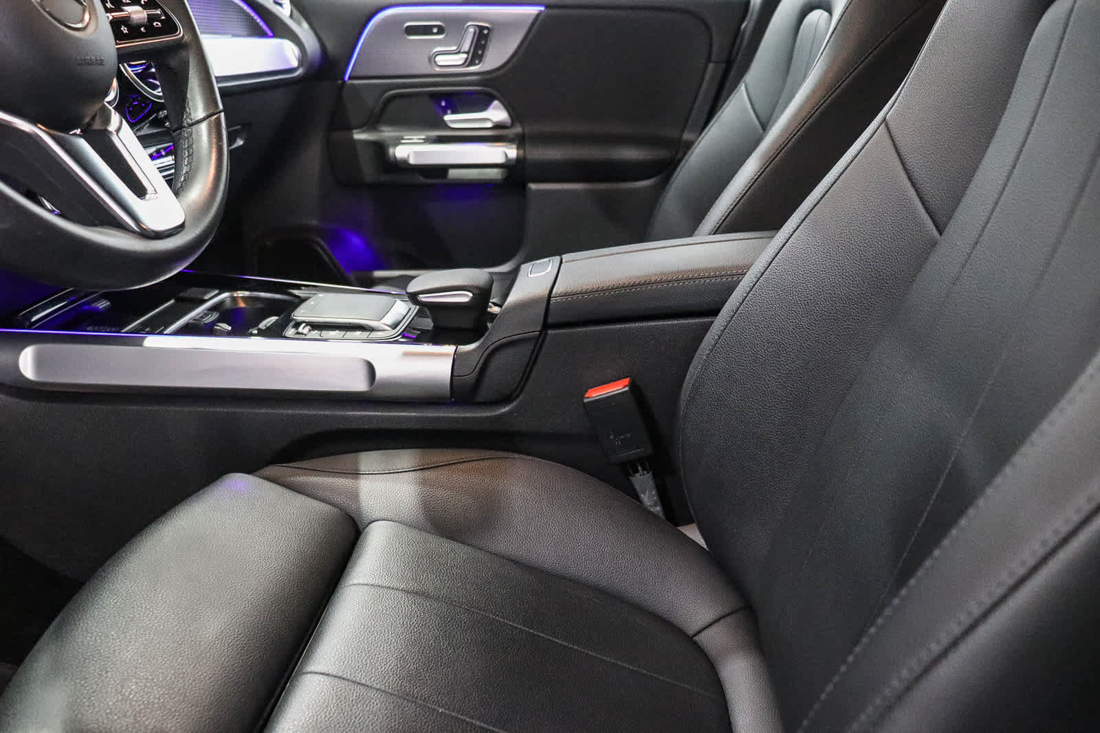 Certified 2023 Mercedes-Benz EQB 300 4MATIC image 19