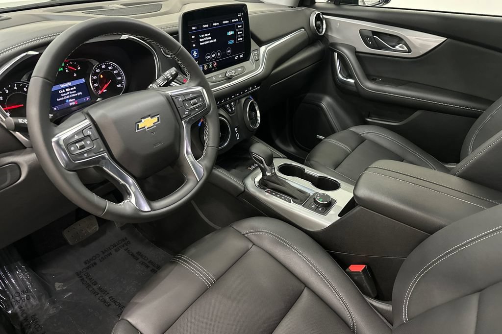 Used 2025 Chevrolet Blazer LT w/ Sound & Technology Package AWD/4WD image 10