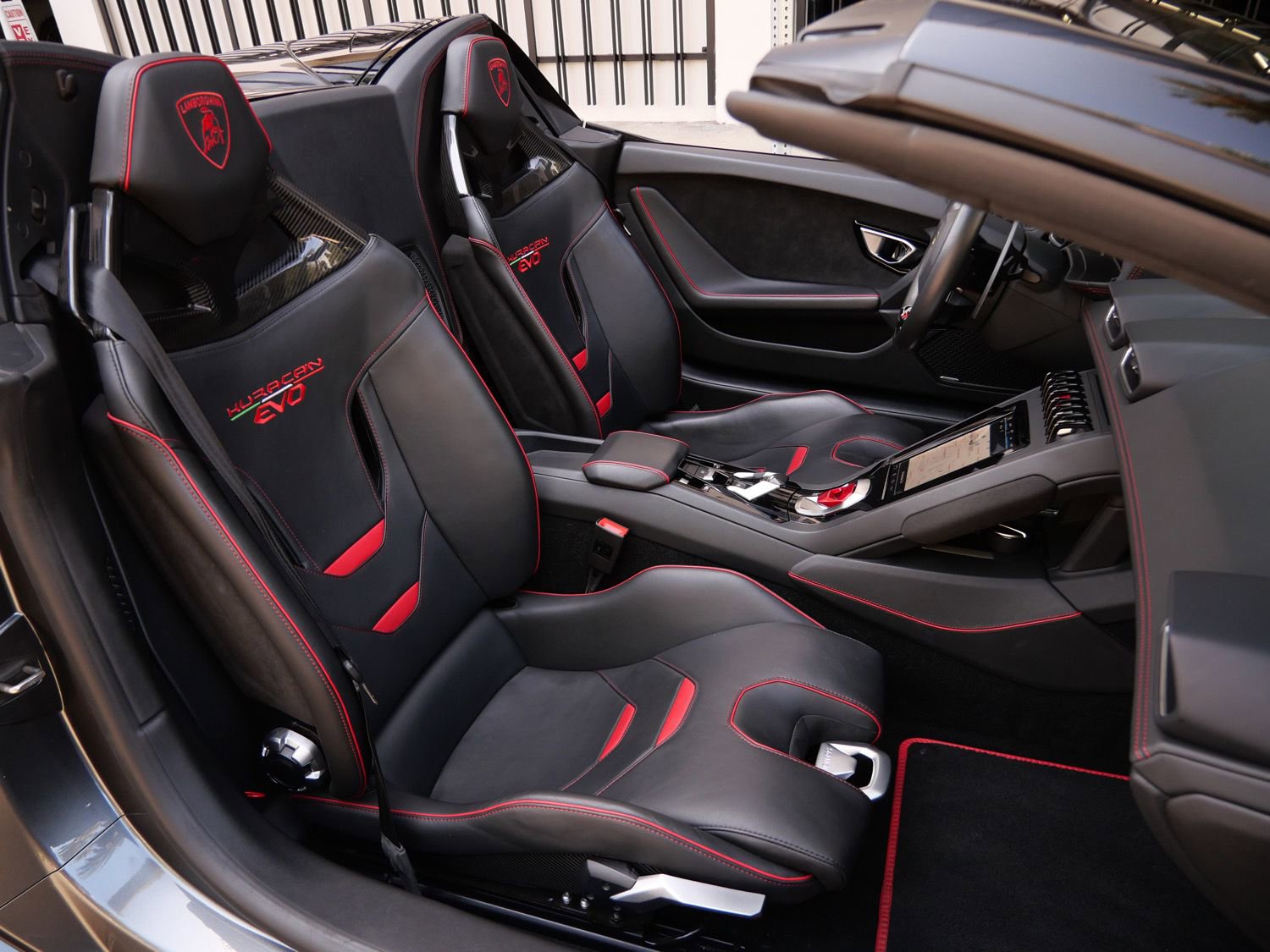 Used 2021 Lamborghini Huracan EVO image 8