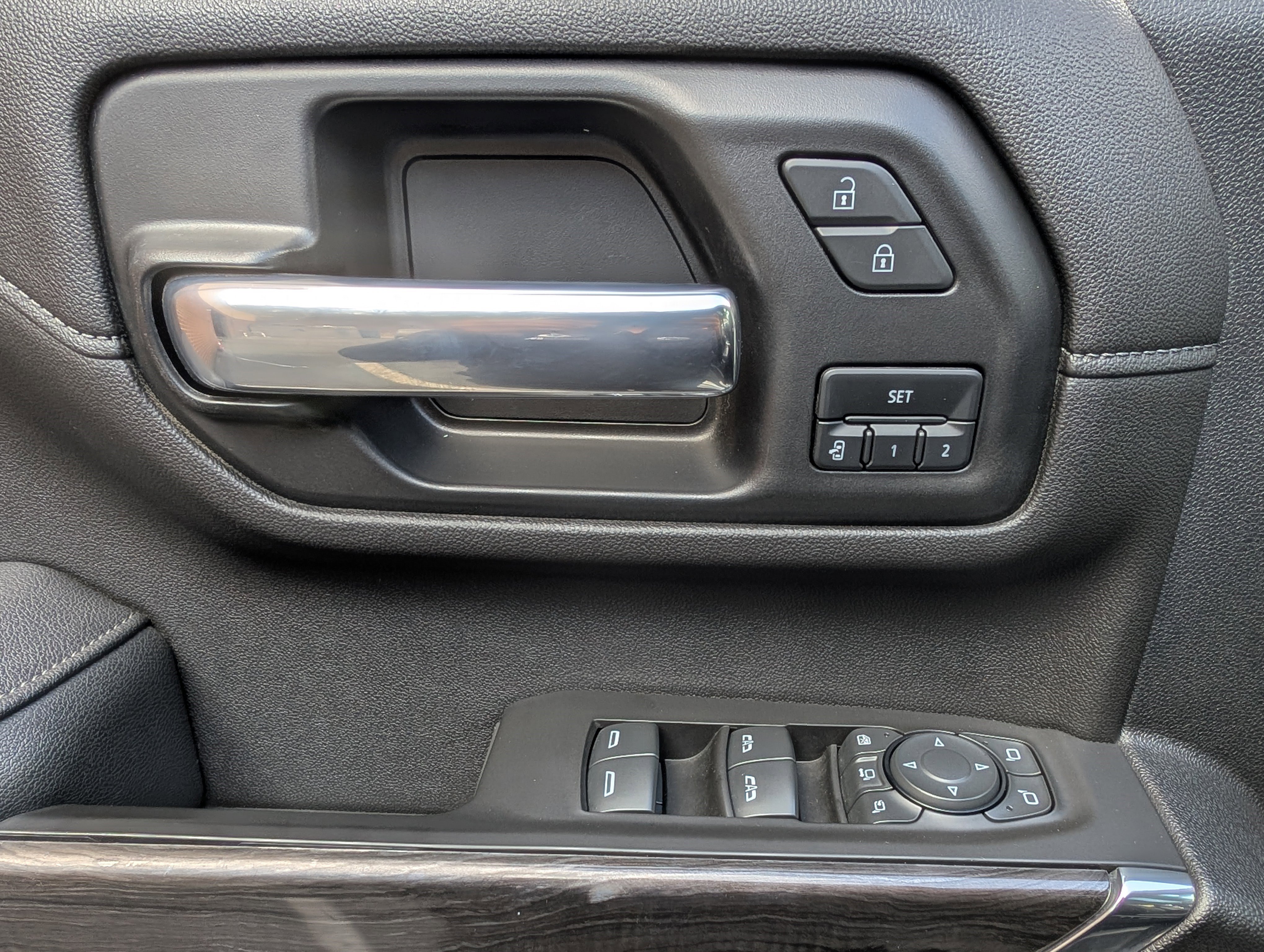 Used 2021 Chevrolet Silverado 2500 LTZ w/ LTZ Premium Package image 16