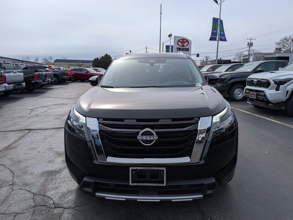 Used 2025 Nissan Pathfinder Platinum w/ Cargo Package AWD/4WD image 11