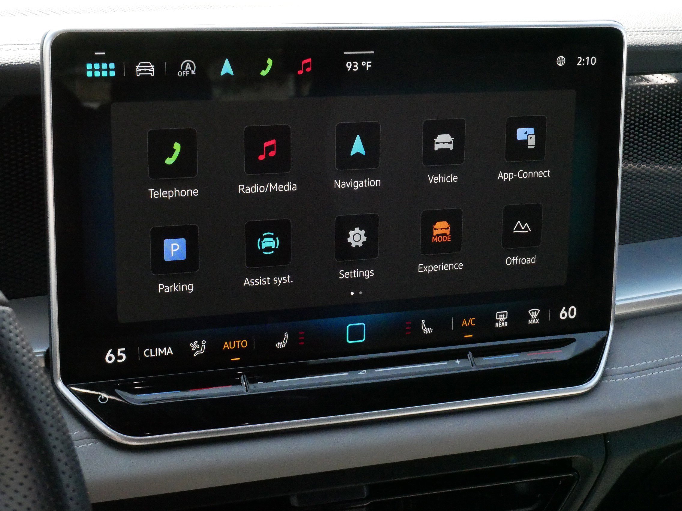 Certified 2025 Volkswagen Tiguan SE R-Line AWD/4WD image 22