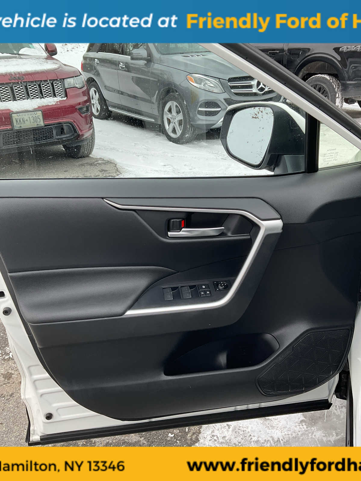 Used 2024 Toyota RAV4 SE w/ Weather & Moonroof Package image 21