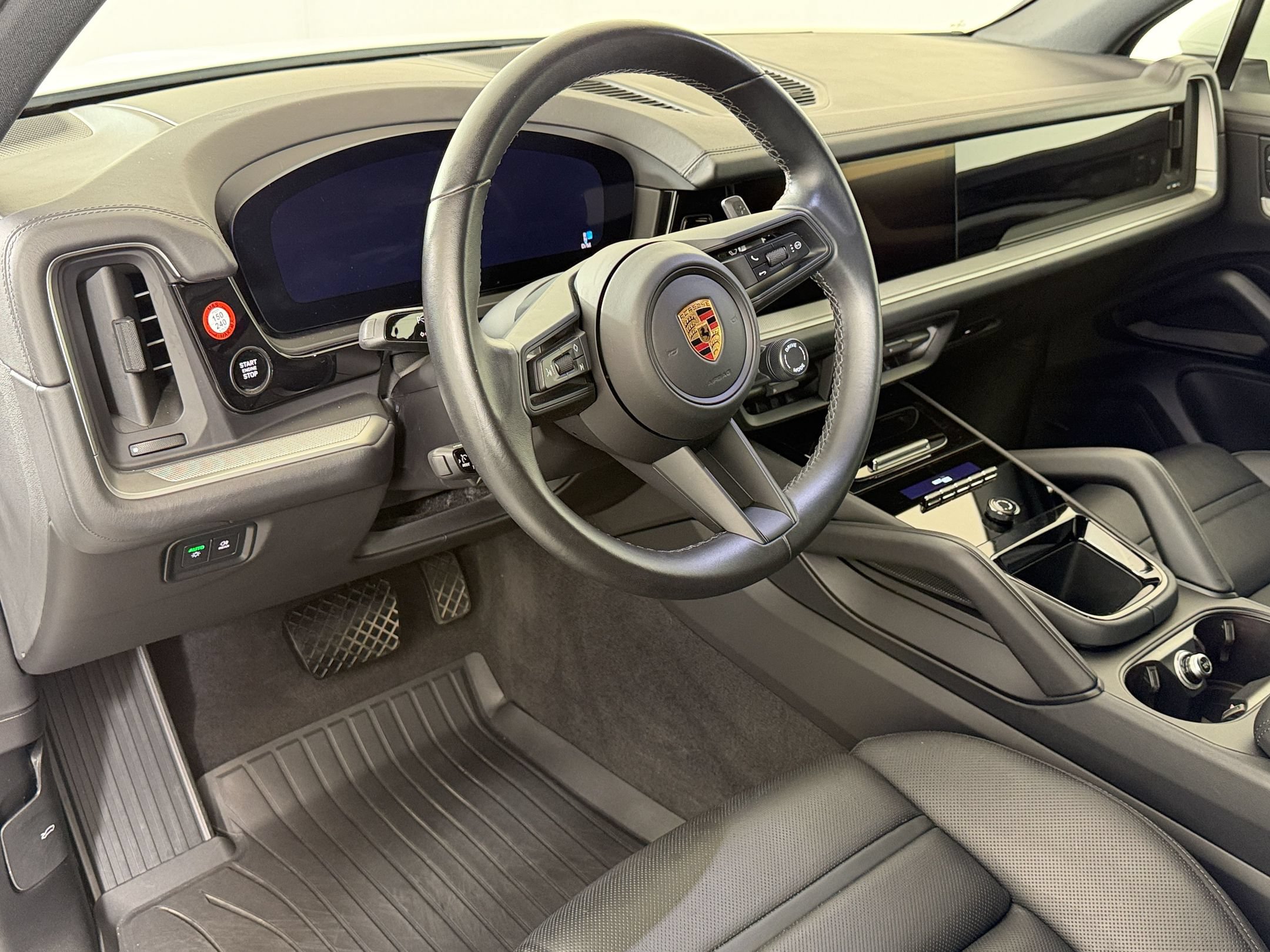 Certified 2024 Porsche Cayenne AWD/4WD image 4
