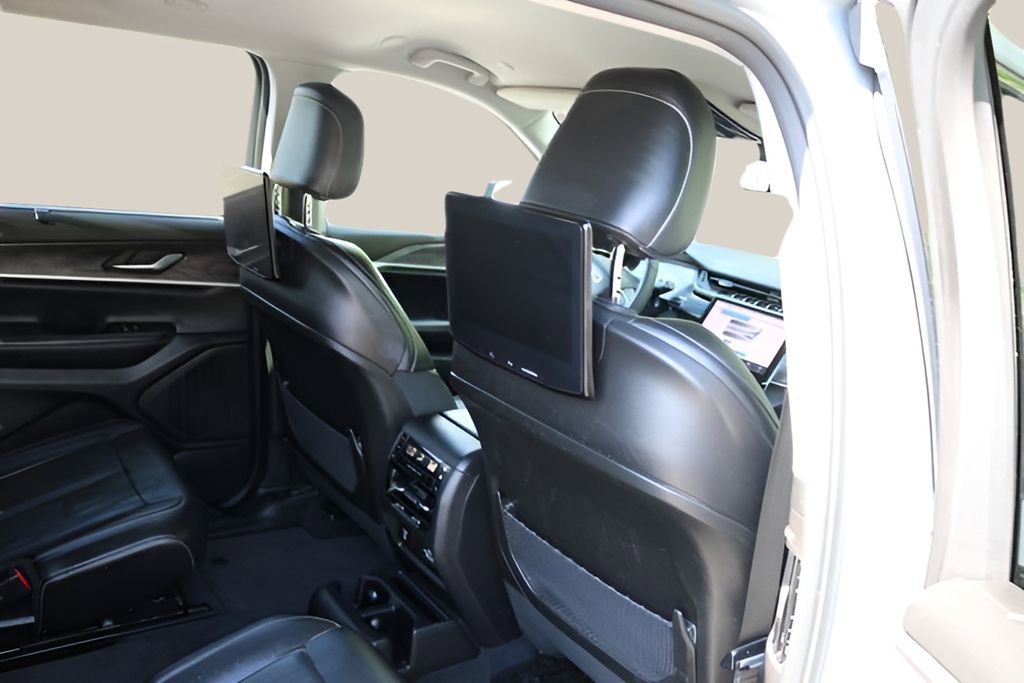 Used 2023 Jeep Grand Cherokee L Limited w/ Luxury Tech Group II AWD/4WD image 19