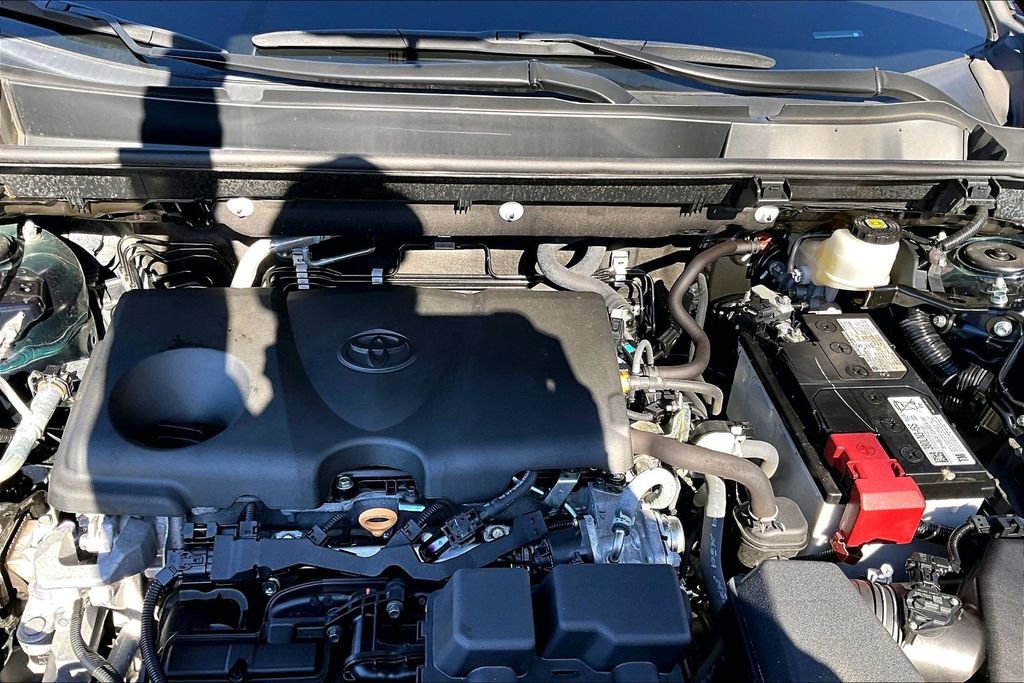 Used 2022 Toyota RAV4 XLE Premium image 23