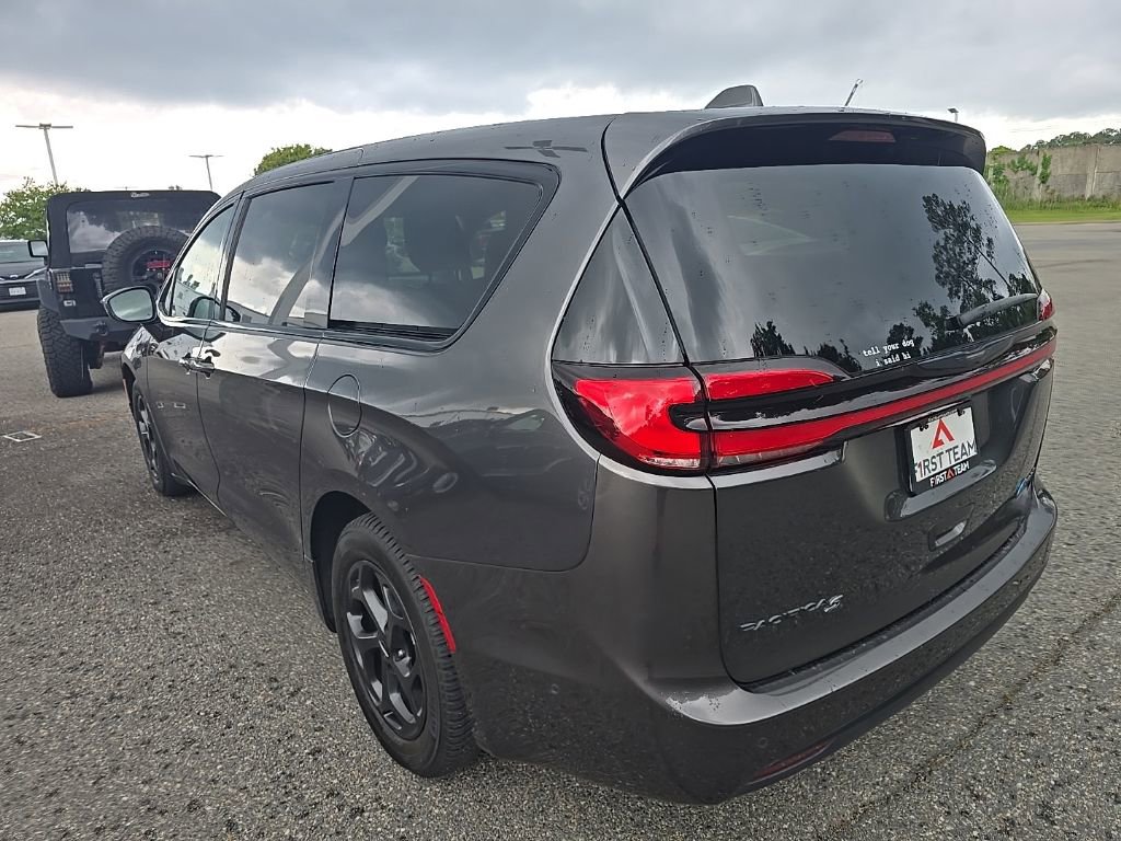 Used 2022 Chrysler Pacifica Limited w/ S Appearance Package FWD image 7