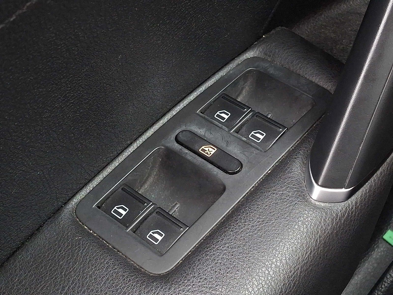 Used 2018 Volkswagen Passat 2.0T S w/ Driver Assistance Package FWD image 23
