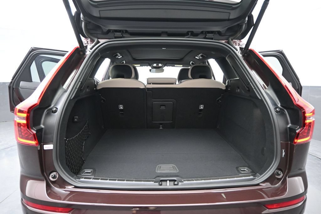 New 2026 Volvo XC60 T8 Plus w/ Climate Package AWD/4WD image 13