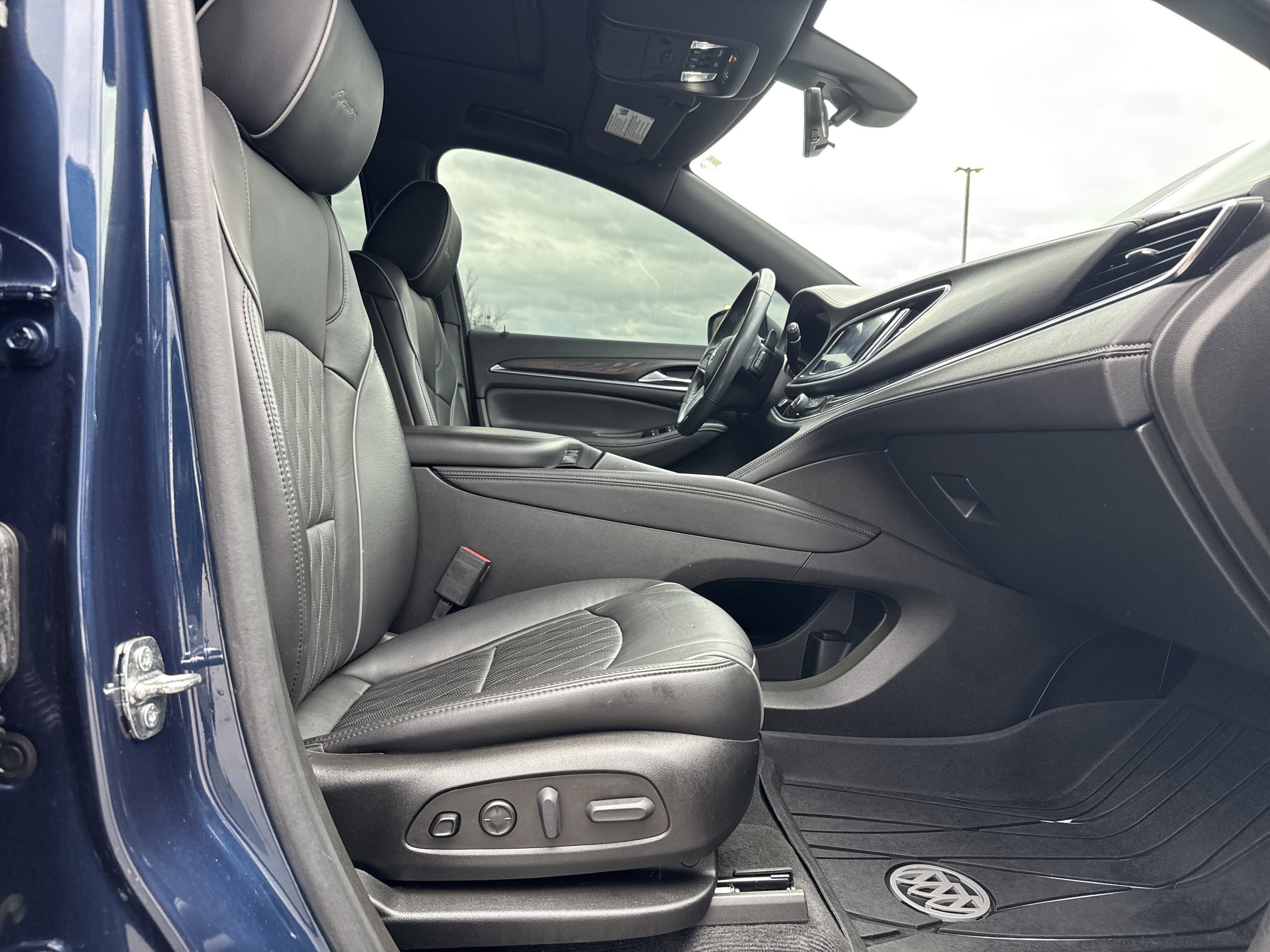 Used 2022 Buick Enclave Avenir w/ Avenir Technology Package image 31