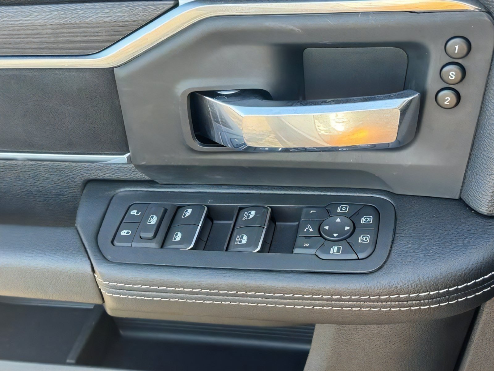 New 2026 RAM 2500 Laramie AWD/4WD image 24