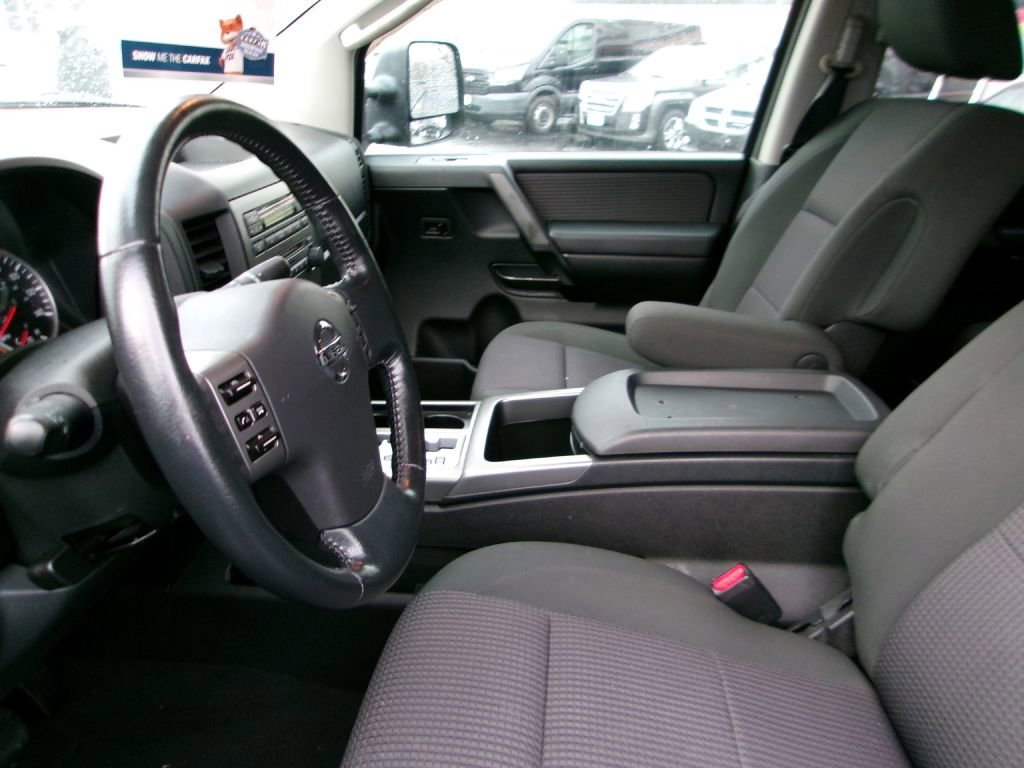 Used 2011 Nissan Titan SV w/ SV Premium Utility Pkg image 9