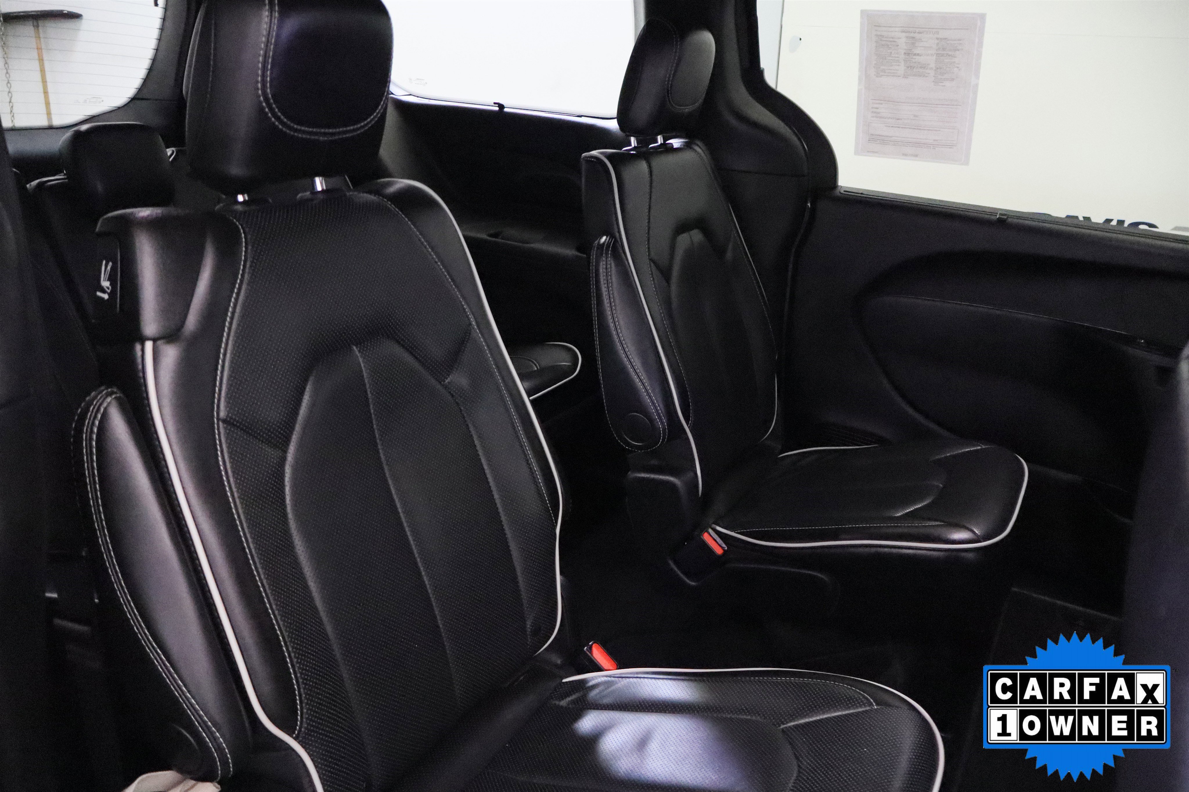 Used 2025 Chrysler Pacifica Limited image 22