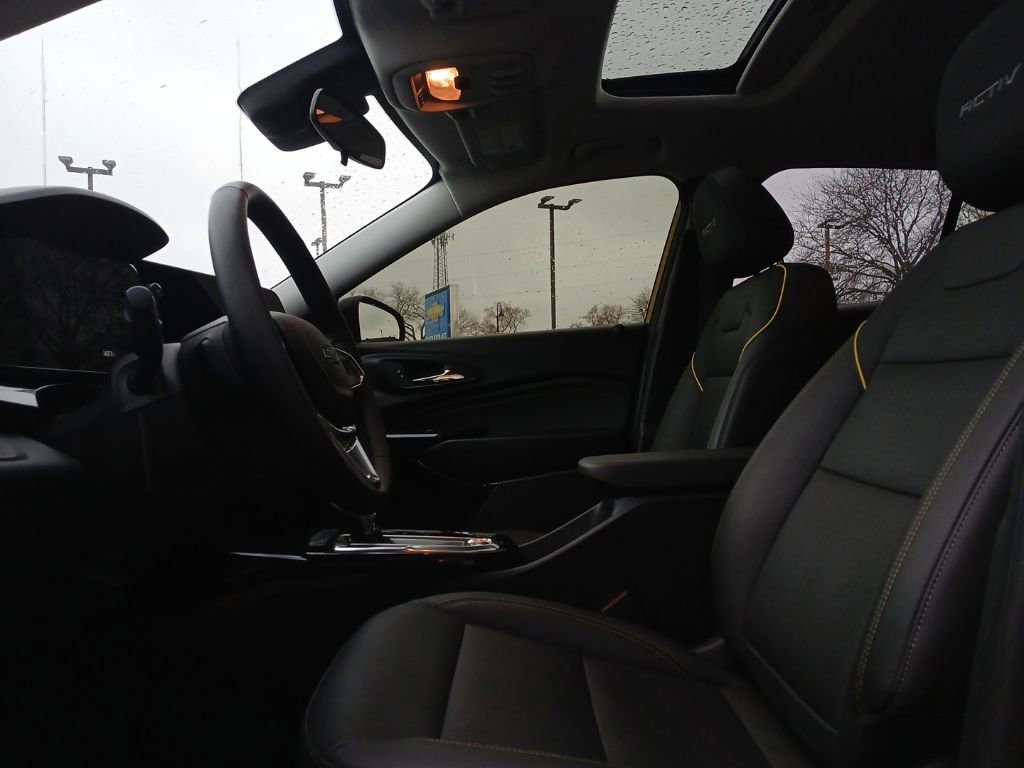 Used 2024 Chevrolet Trax ACTIV w/ Sunroof Package image 15