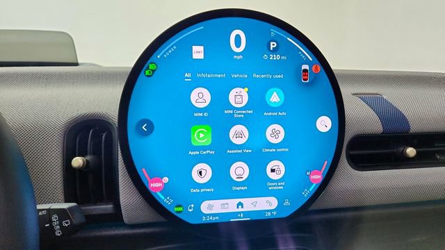 Used 2025 MINI Cooper 4-Door Hardtop image 44