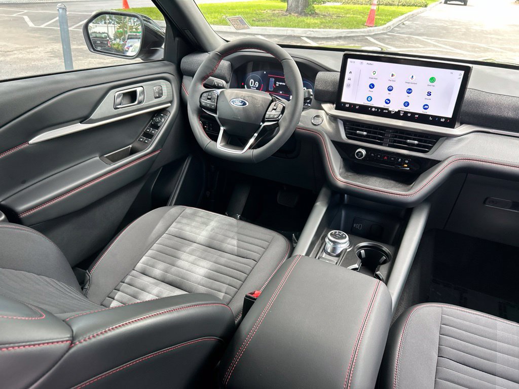 Used 2026 Ford Explorer ST-Line w/ ST-Line Street Pack RWD image 9
