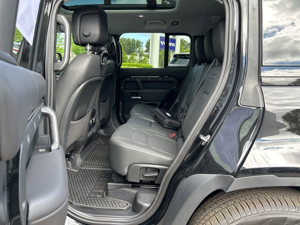 New 2025 Land Rover Defender 130 S image 5