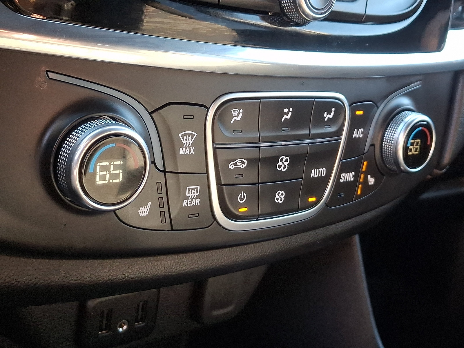 Certified 2024 Chevrolet Traverse LT w/ Midnight/Sport Edition AWD/4WD image 17
