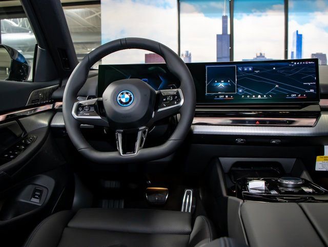 Used 2026 BMW 550e xDrive w/ Premium Package image 16