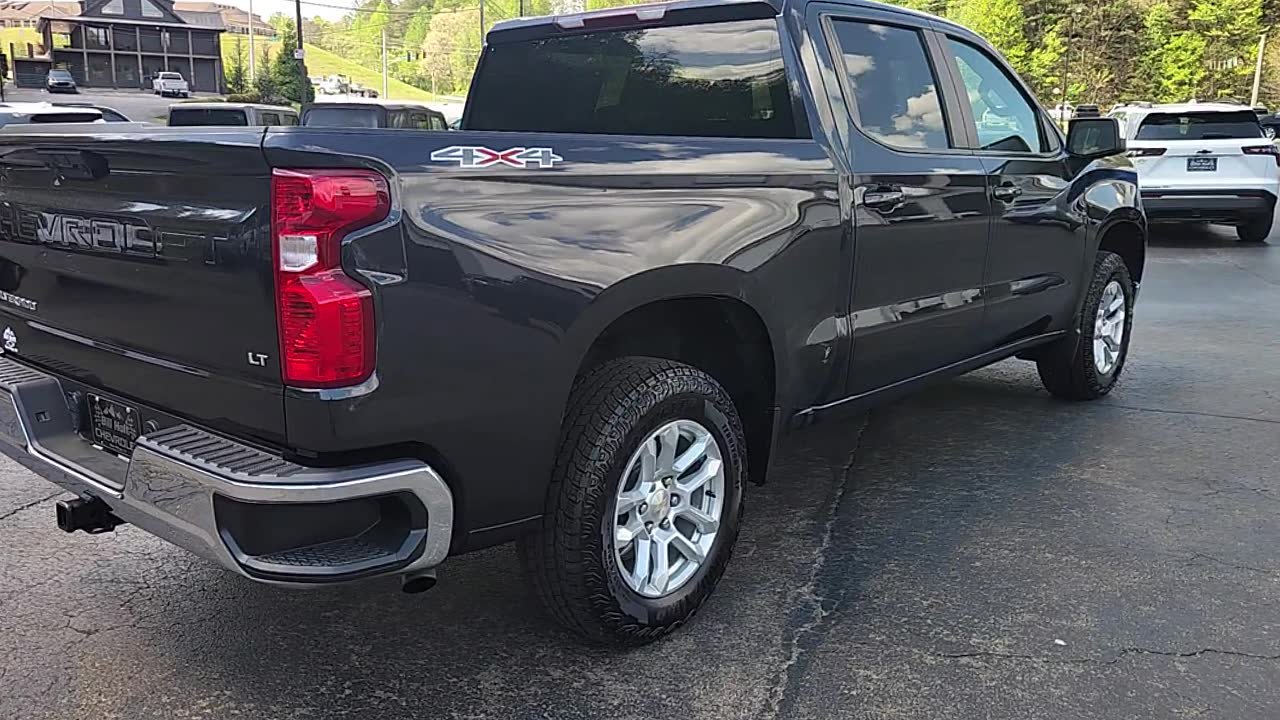 Used 2022 Chevrolet Silverado 1500 LT AWD/4WD image 8