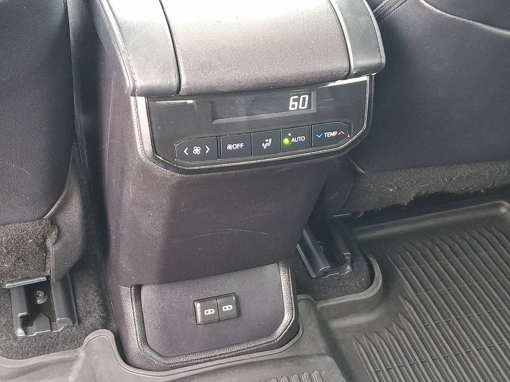 Used 2022 Toyota Highlander XLE AWD/4WD image 11