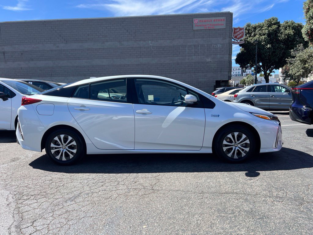 Certified 2022 Toyota Prius Prime XLE FWD image 6