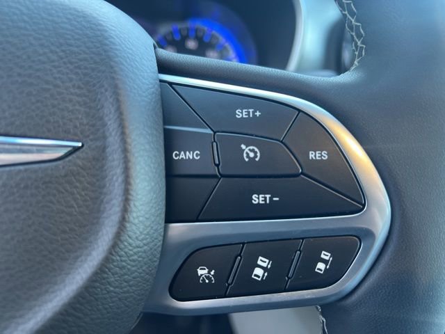 Used 2022 Chrysler Pacifica Touring-L image 29