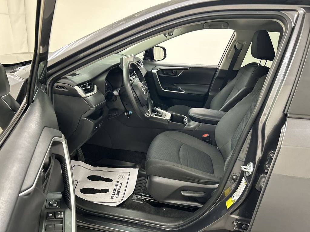 Used 2023 Toyota RAV4 LE AWD/4WD image 9