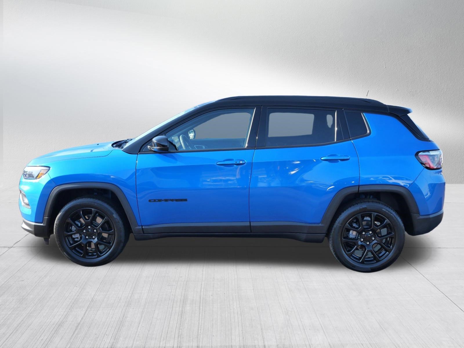 Used 2023 Jeep Compass Altitude w/ Convenience Group AWD/4WD image 4