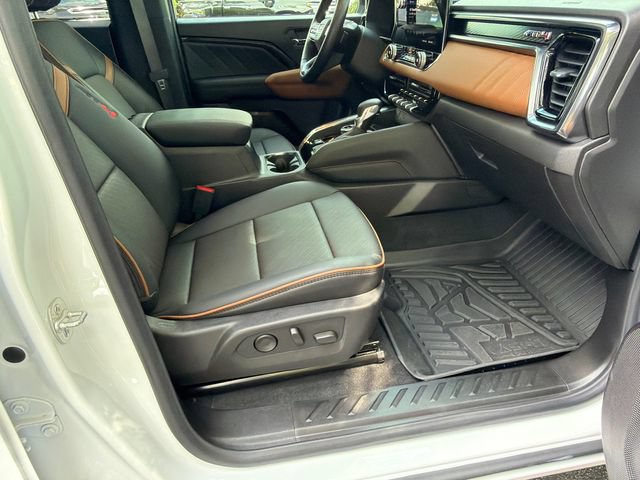 Used 2025 GMC Canyon AT4 w/ Technology Plus Package AWD/4WD image 13