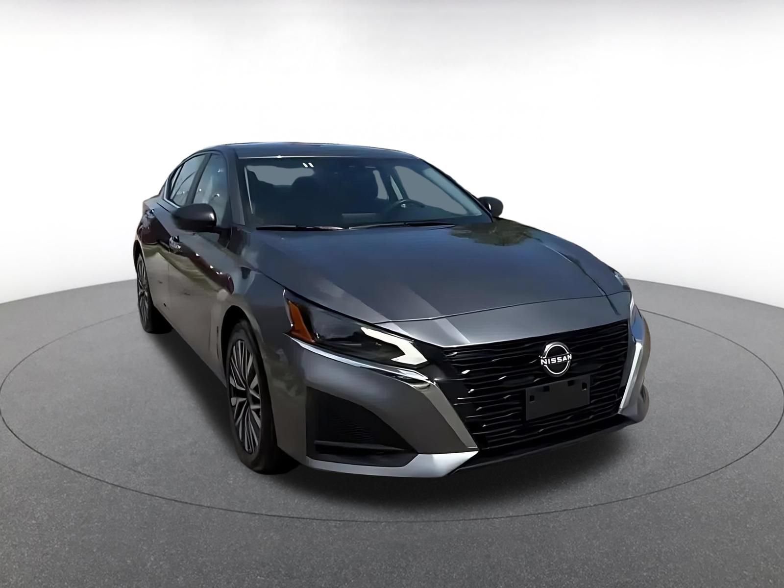 Used 2025 Nissan Altima 2.5 SV FWD image 3