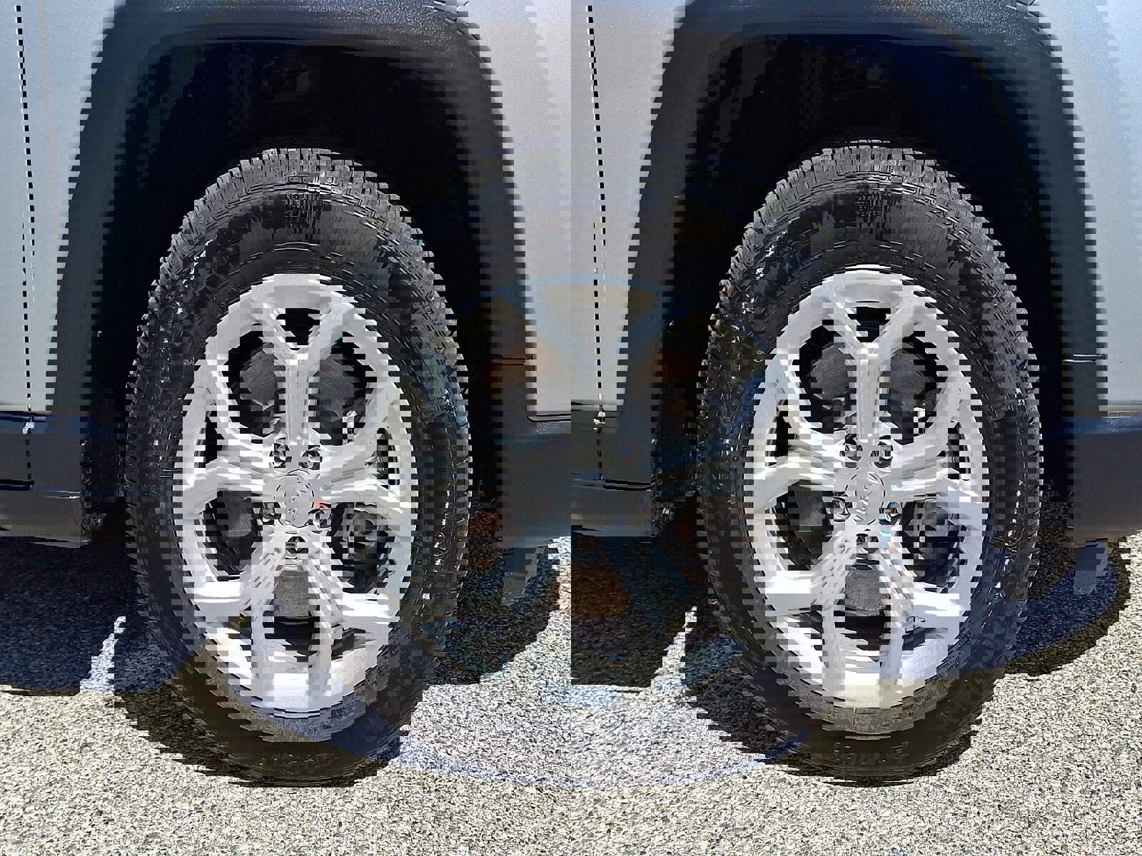 Used 2024 Jeep Compass Latitude image 8